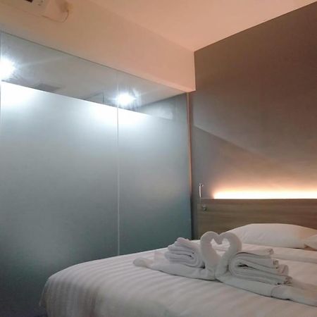 Hotel Marina Airport Семаранг Екстериор снимка