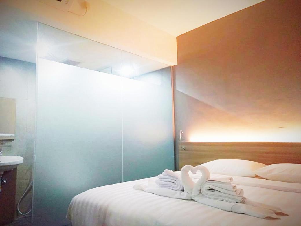 Hotel Marina Airport Семаранг Екстериор снимка