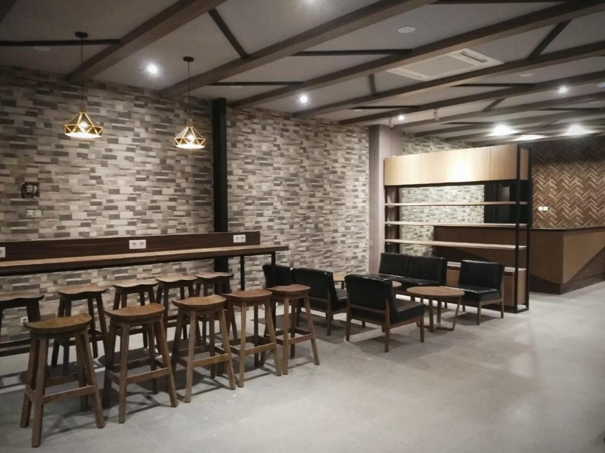 Hotel Marina Airport Семаранг Екстериор снимка