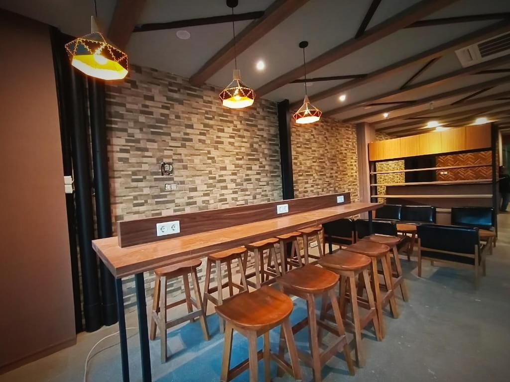 Hotel Marina Airport Семаранг Екстериор снимка