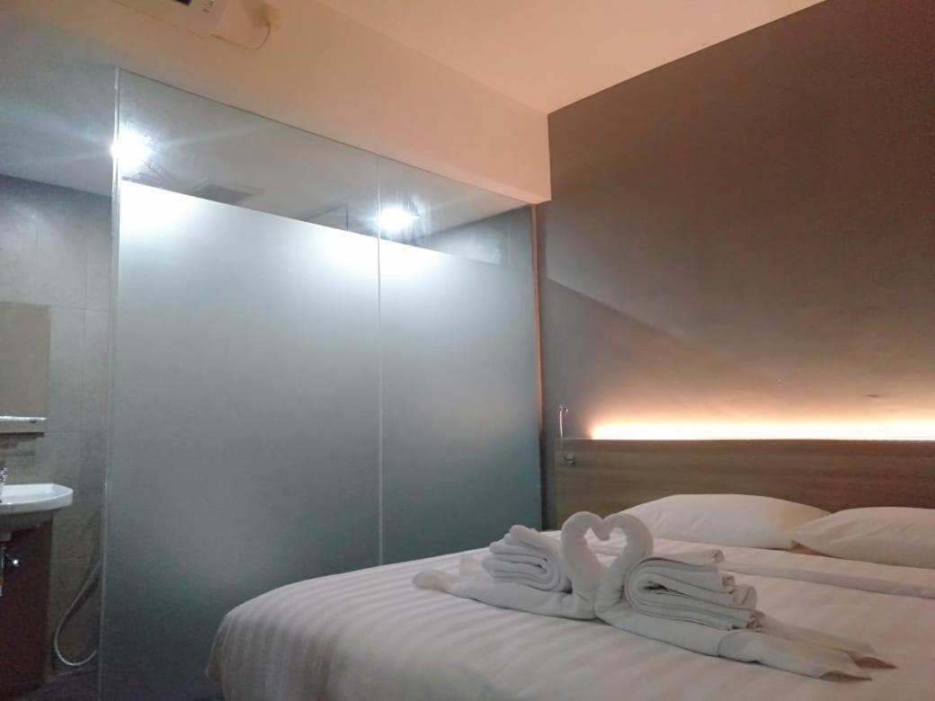 Hotel Marina Airport Семаранг Екстериор снимка