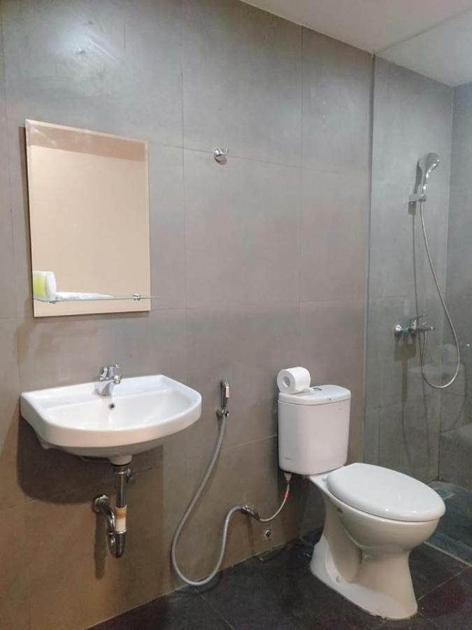 Hotel Marina Airport Семаранг Екстериор снимка